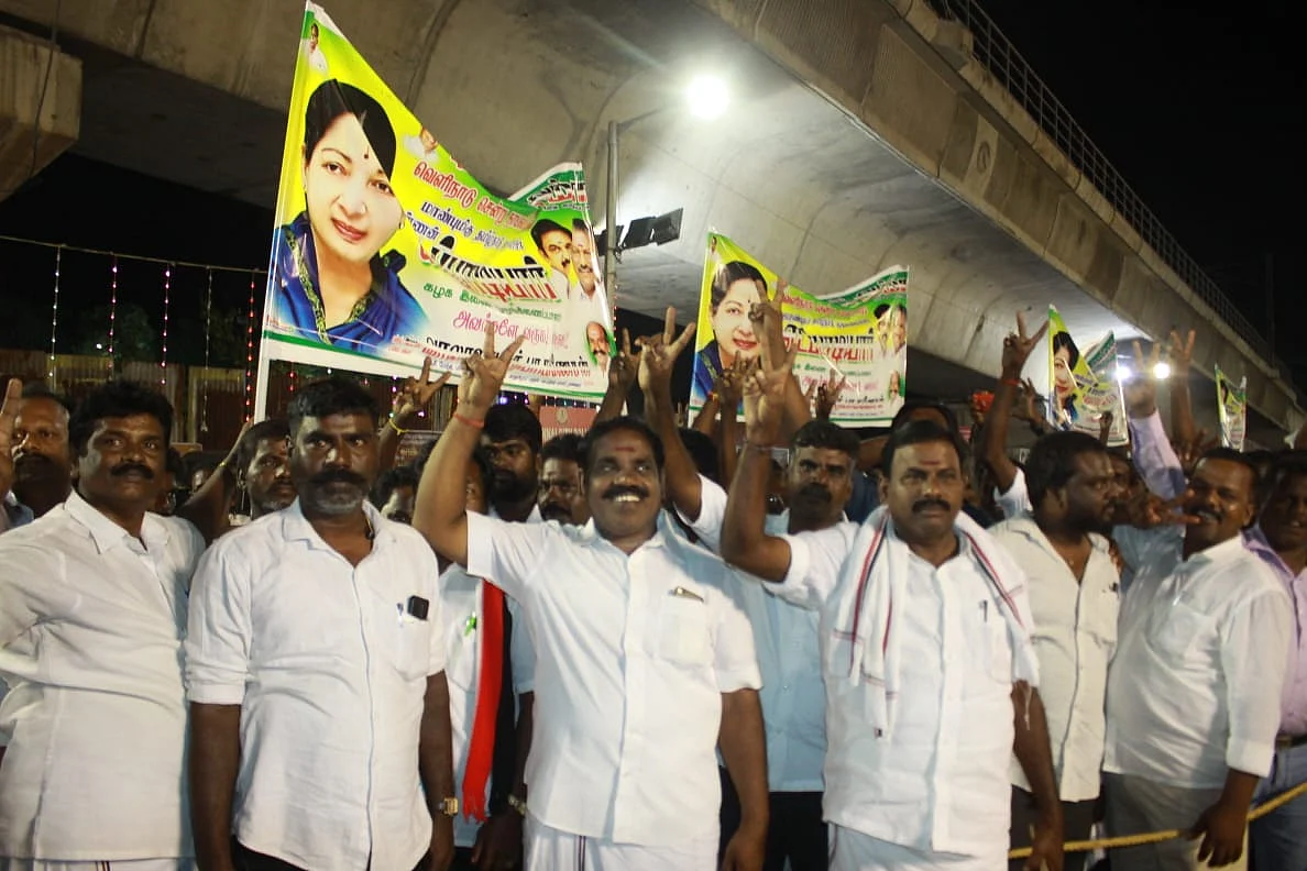 எடப்பாடி பழனிசாமிக்கு வரவேற்பு
