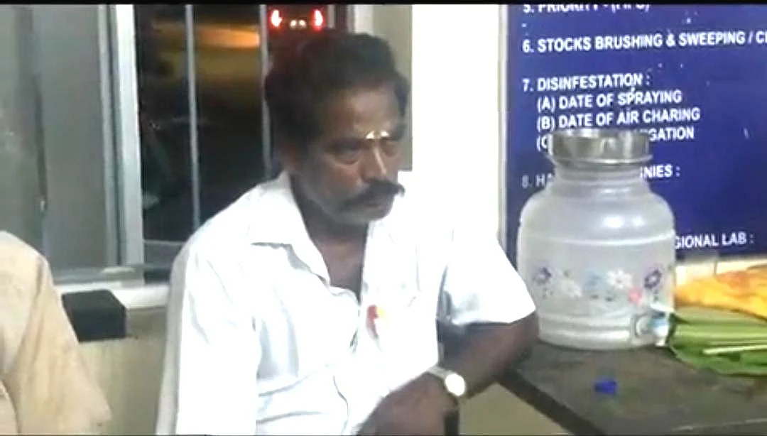 குடோன் பொறுப்பாளர் அறிவழகன்