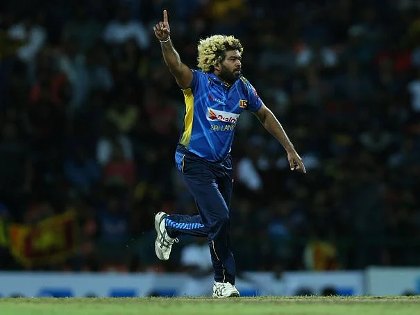 `4 பந்துகளில் 4 விக்கெட்டுகள்; டி20 விக்கெட் வேட்டையில் முதல் செஞ்சுரி!' - மிரட்டிய மலிங்கா