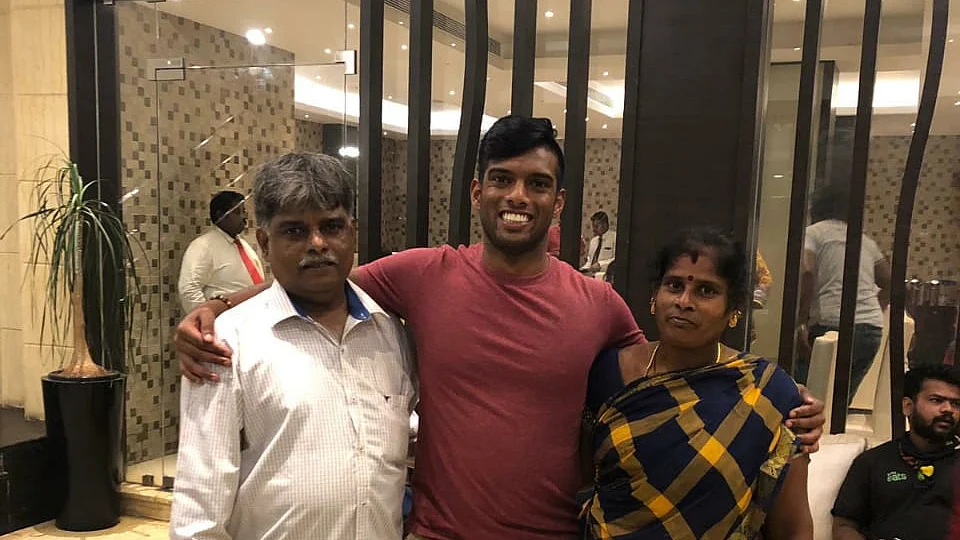 Avi Manthe with his Parent