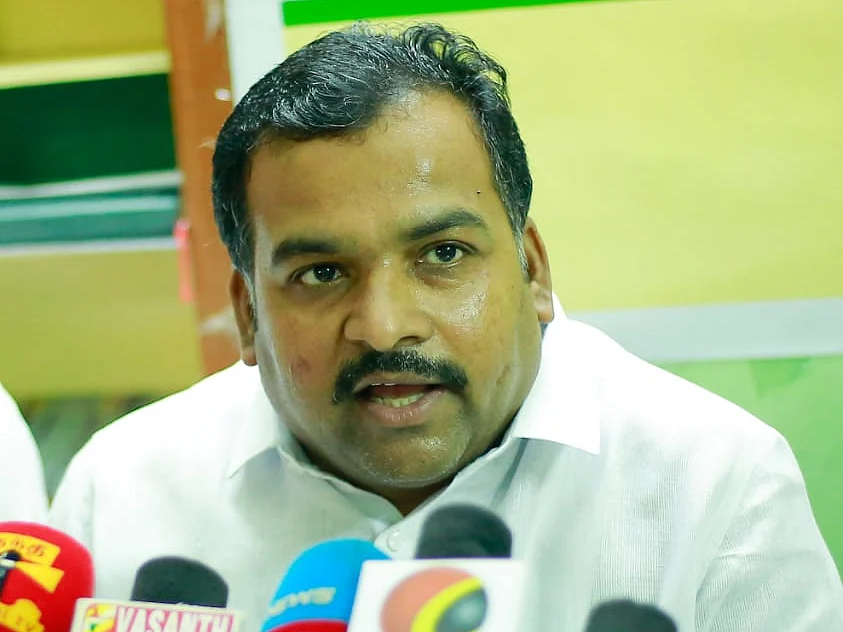 `அவர் ஒரு மங்குனி அமைச்சர்!'- யாரை விமர்சிக்கிறார் மாணிக்கம்தாக்கூர்