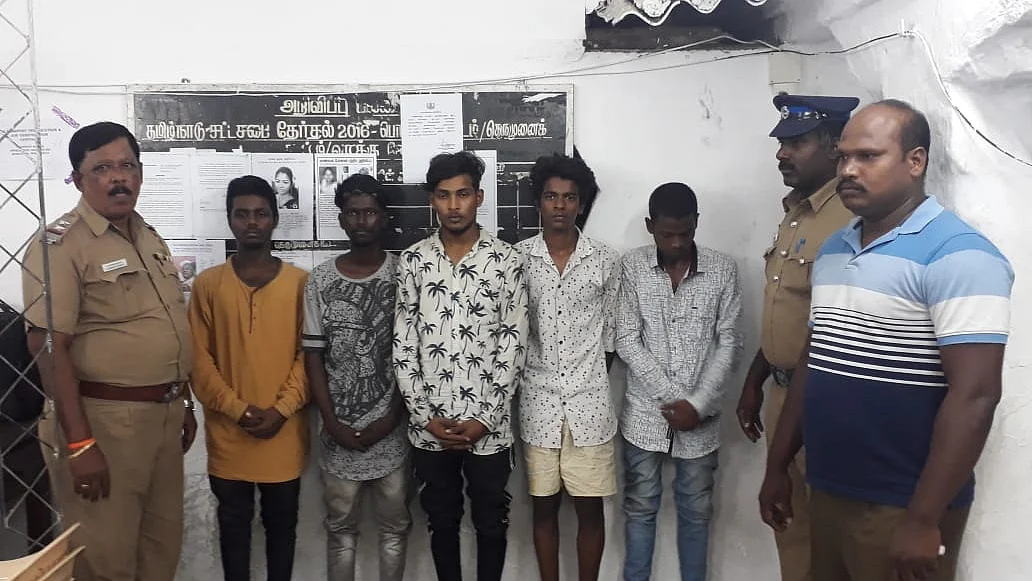 செயின் பறிப்பு கொள்ளையர்கள்