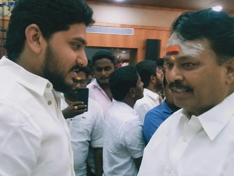`சின்னம்மா வந்தால் நாங்களும் வந்துவிடுவோம்!' - ஜெய் ஆனந்த்துக்கு உறுதிகொடுத்த அ.தி.மு.க மா.செ