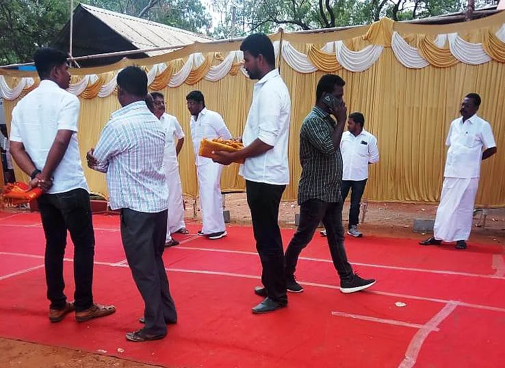 people waiting for thirunavukarasar MP
