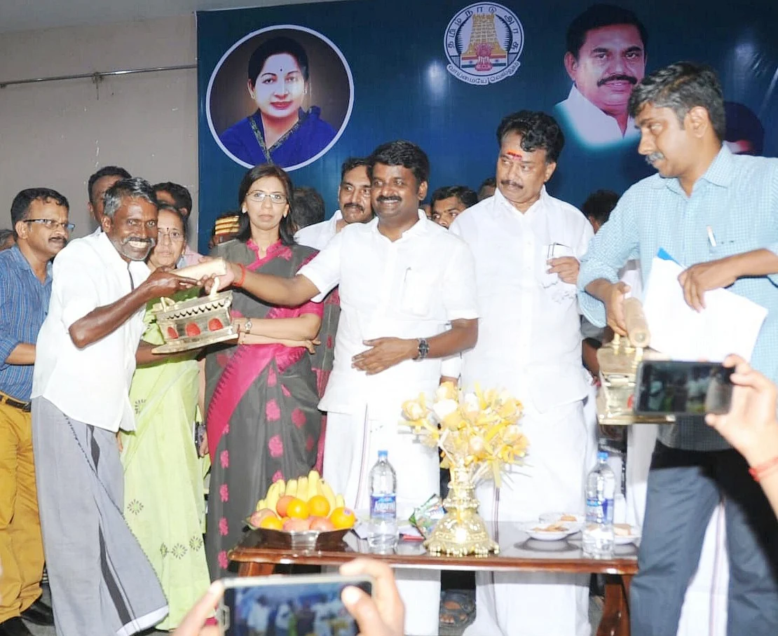 நலத்திட்ட உதவி வழங்குதல்