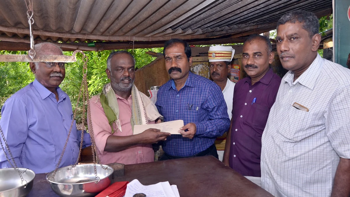 உதவி செய்த கலெக்டர்