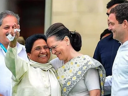 `நம்பகமற்ற, மோசடிக்கட்சி காங்கிரஸ்!’ - எம்.எல்.ஏ-க்கள் கட்சித் தாவலால் கொதித்த மாயாவதி