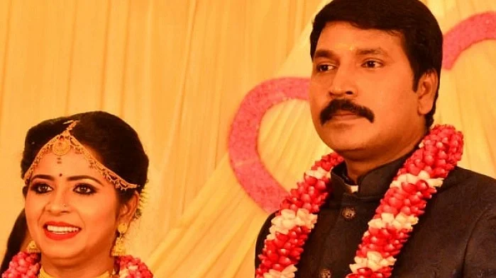 மதுமிதாவுடன் ஜோயல்