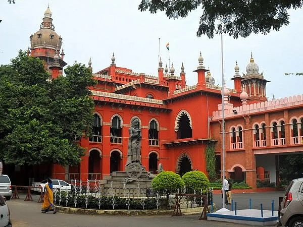 `அப்போதே தமிழக அரசு விளக்கமளித்துவிட்டது!' - பெரியார் சிலை விவகாரத்தில் உயர் நீதிமன்றம்