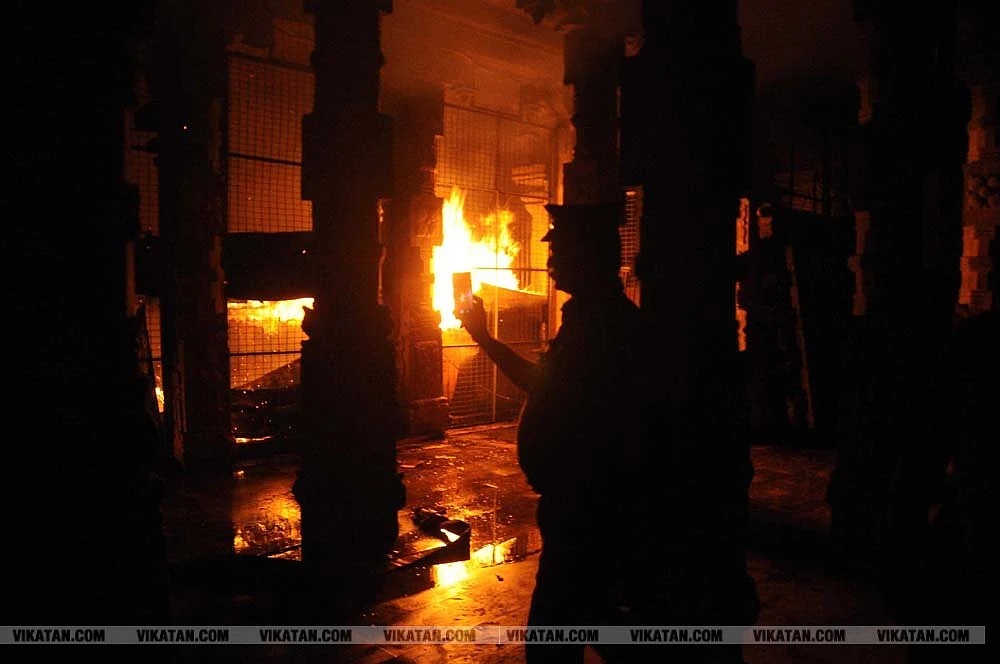 மீனாட்சிக்கோயில் தீவிபத்துக் காட்சி