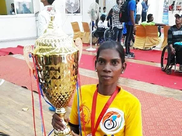 `வீட்டின் ஓட்டைப் பிரித்து இறங்கி, கழுத்தை நெரித்தார்!'-மாற்றுத்திறனாளி வீராங்கனைக்கு நேர்ந்த சோகம்