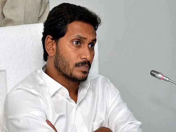 ஆந்திரா: `மதுக்கொள்கையில் மாற்றம்’ - பூரண மதுவிலக்கிலிருந்து பின்வாங்கிய ஜெகன்மோகன் ரெட்டி