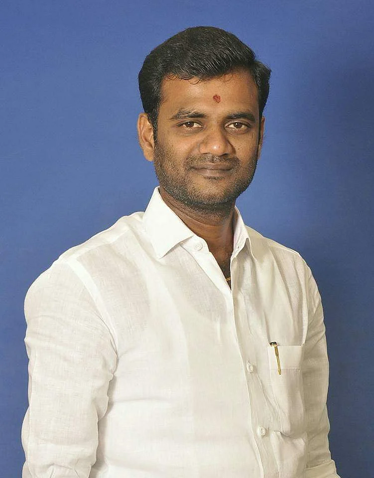 தினேஷ்