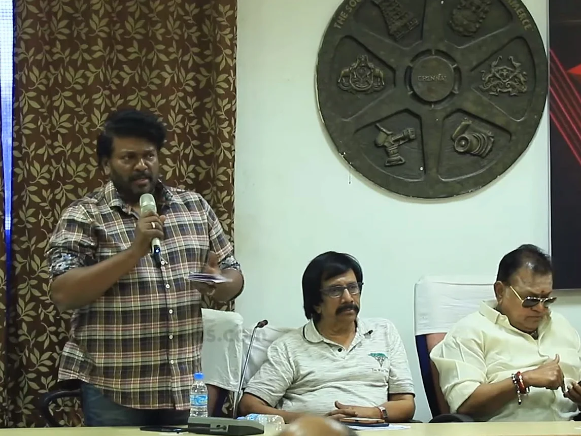 `இறந்தவரின் மாலையை புதுமணத் தம்பதிக்குப் போடுவதுபோல் உள்ளது!’- பார்த்திபன் வேதனை