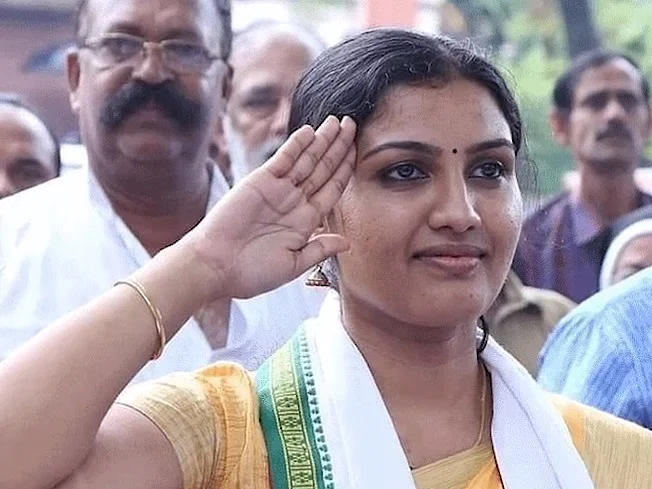 `9 மாதங்கள்; 90 ஆக்கிரமிப்புகள் அகற்றம்!' - ஆளும்கட்சியைப் பதறவைத்த கேரள பெண் ஐ.ஏ.எஸ் அதிகாரி