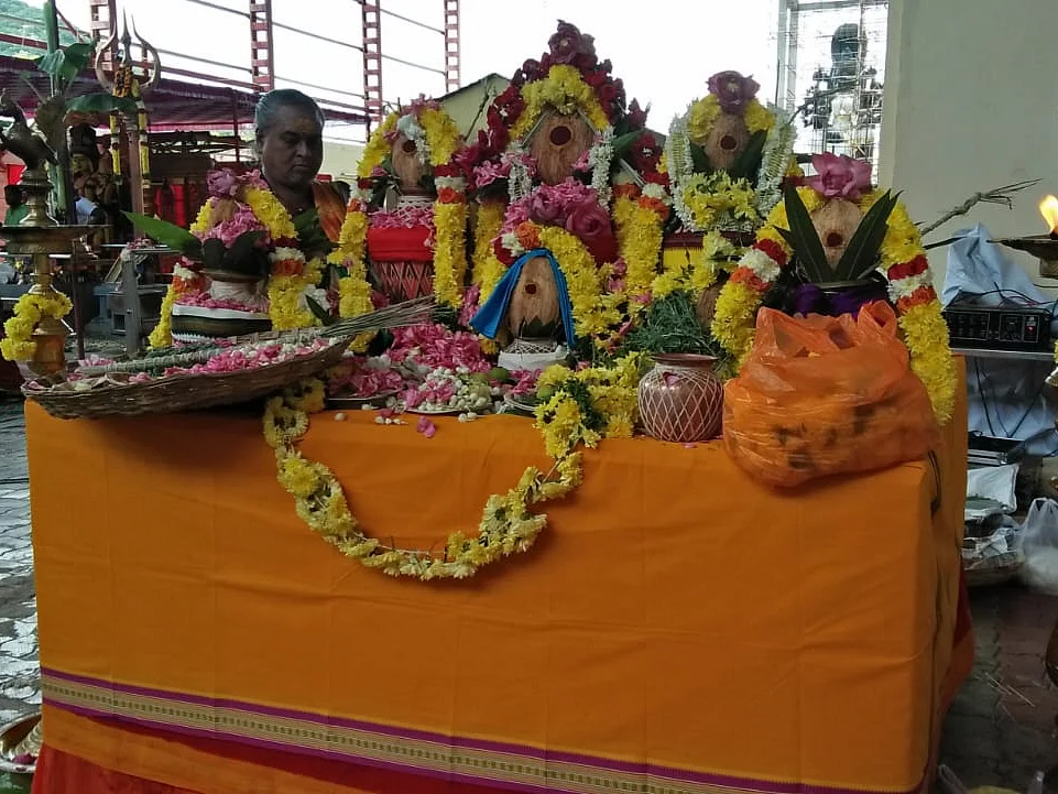 திருவடிசூலத்தில் சக்திவிகடன் வாசகர்களுக்காக சிறப்பு குருப்பெயர்ச்சி மகா பரிகார ஹோமம்!