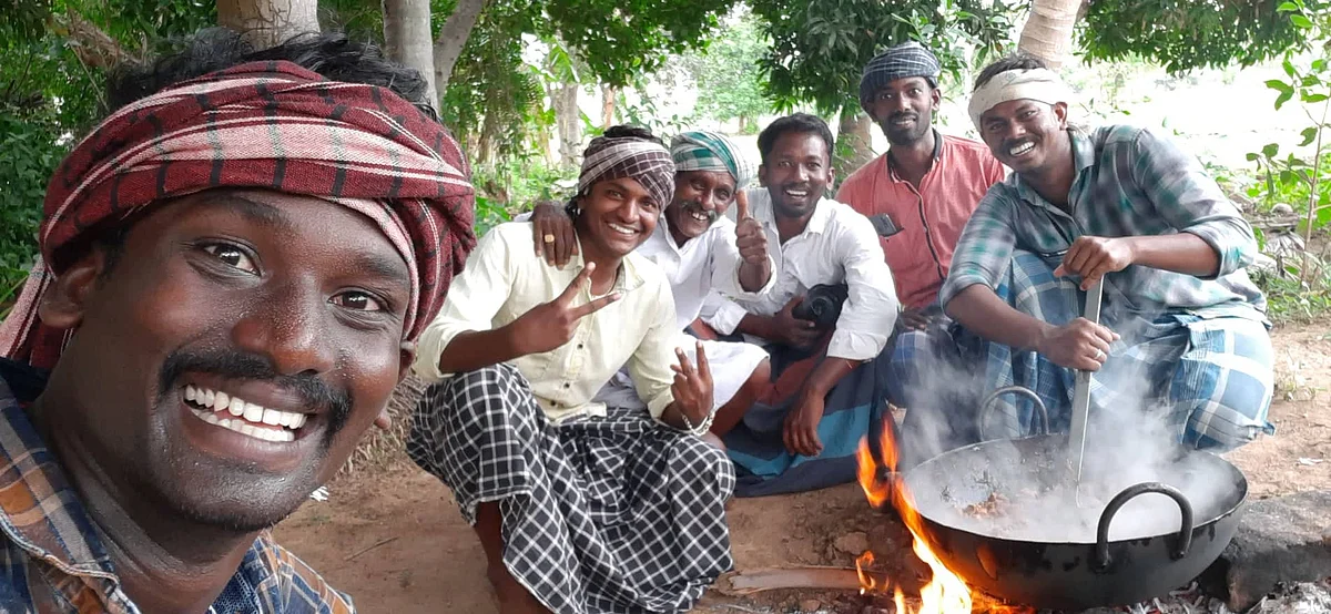 விலேஜ் குக்கிங் சேனல் குழு