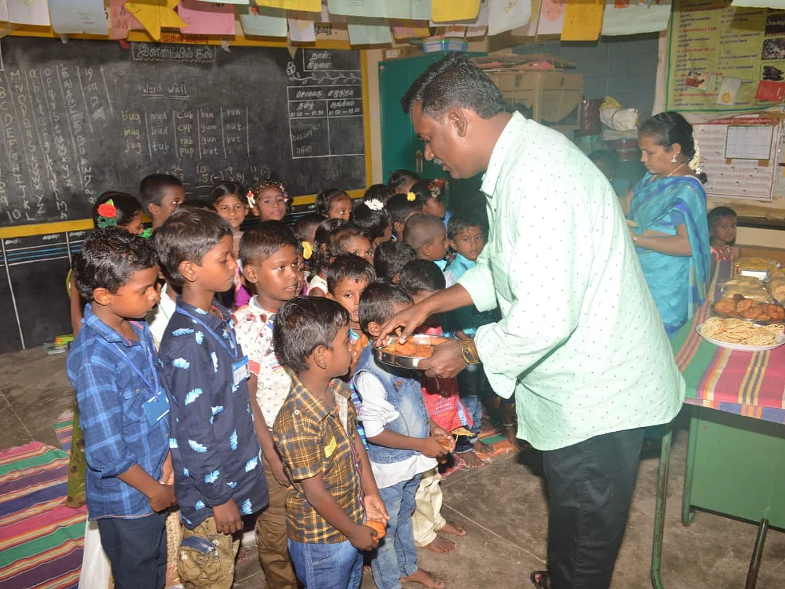 பலகாரங்களை வைத்து பாடம்