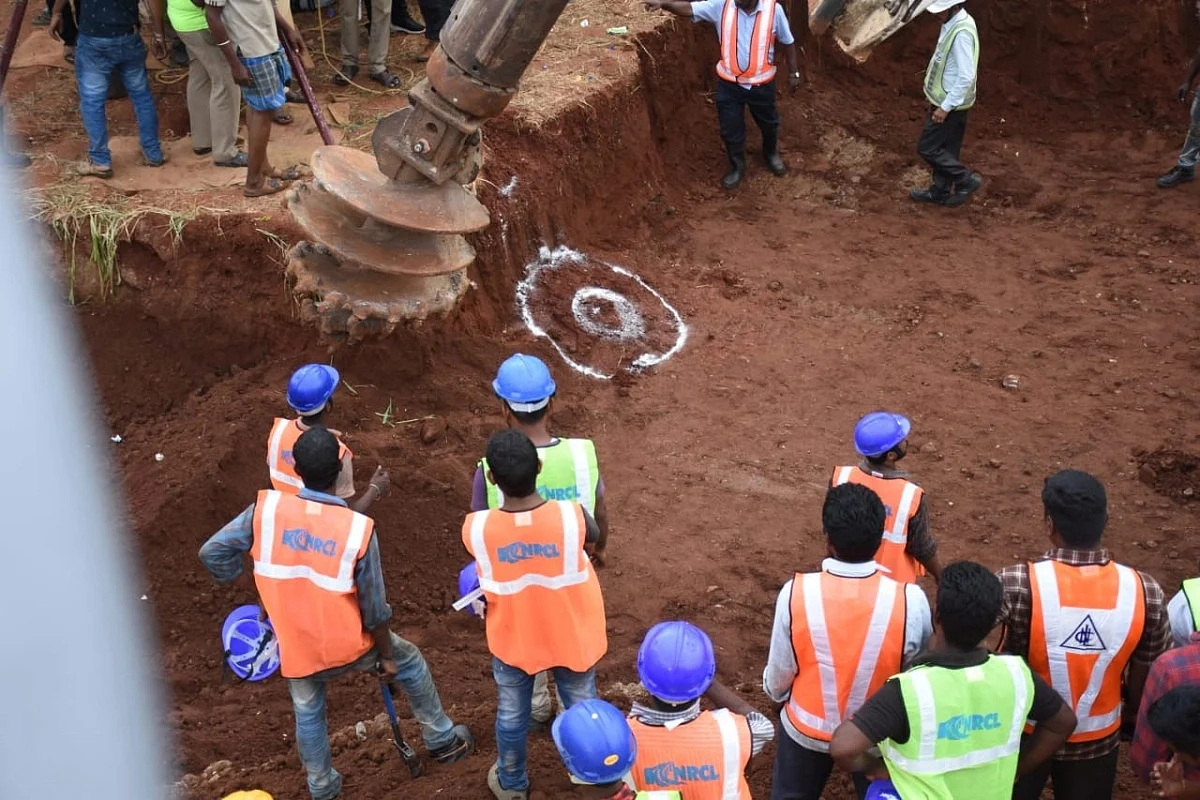 3 மீட்டர் தூரத்தில் இன்னொரு குழி