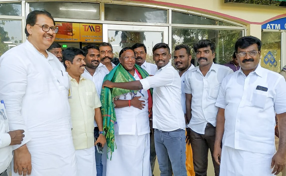 தூத்துக்குடி விமான நிலையத்தில் நாராயணசாமி