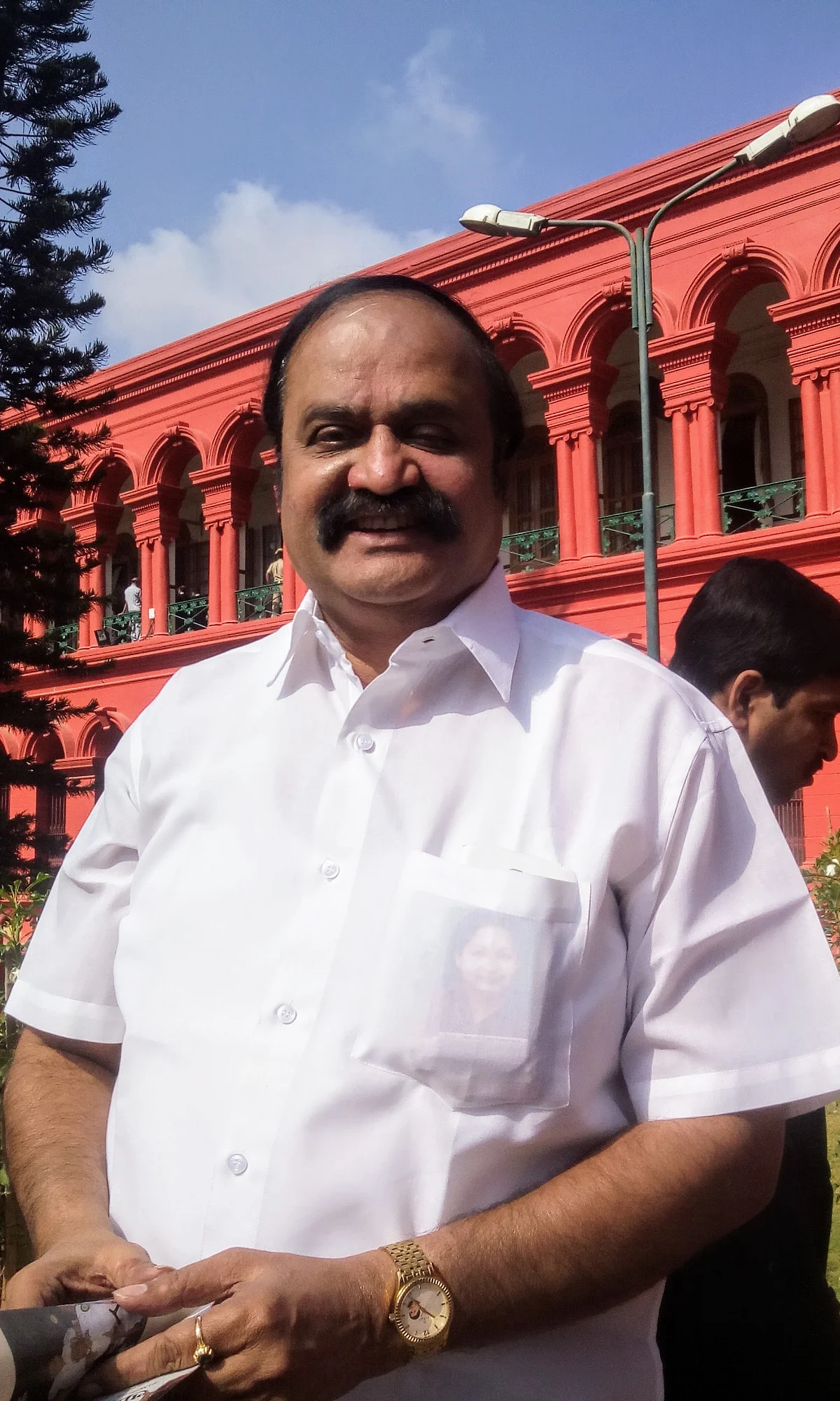 புகழேந்தி