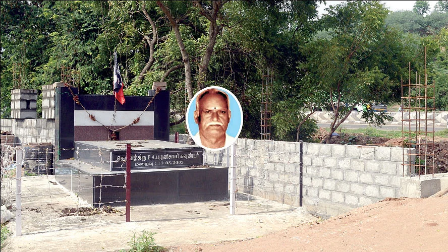 வேலுமணியின் தந்தை சமாதி