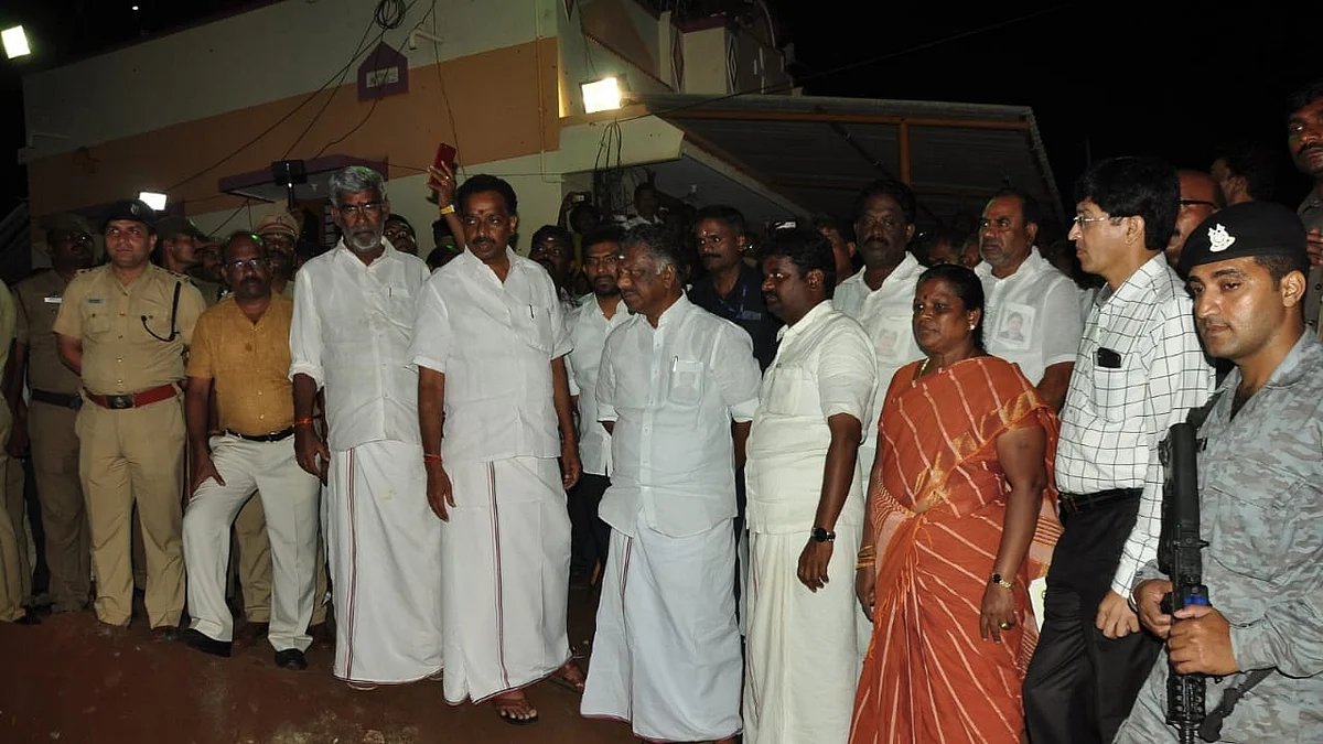 சுர்ஜித் மீட்புப் பணியை ஆய்வு செய்யும் அமைச்சர்கள்