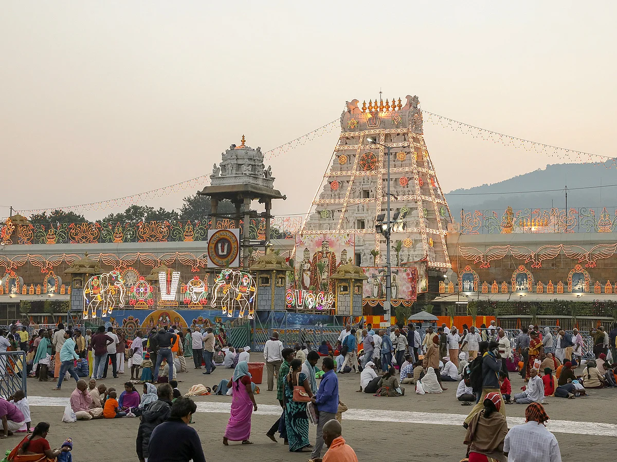 திருமலை திருப்பதி பிரம்மோற்சவம்! - ஆண்டாள் மாலை, திருக்குடைகள்... பக்தர்கள் ஆரவாரம்! #Tirupati
