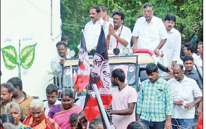 கரன்சி மழையில் விக்கிரவாண்டி!