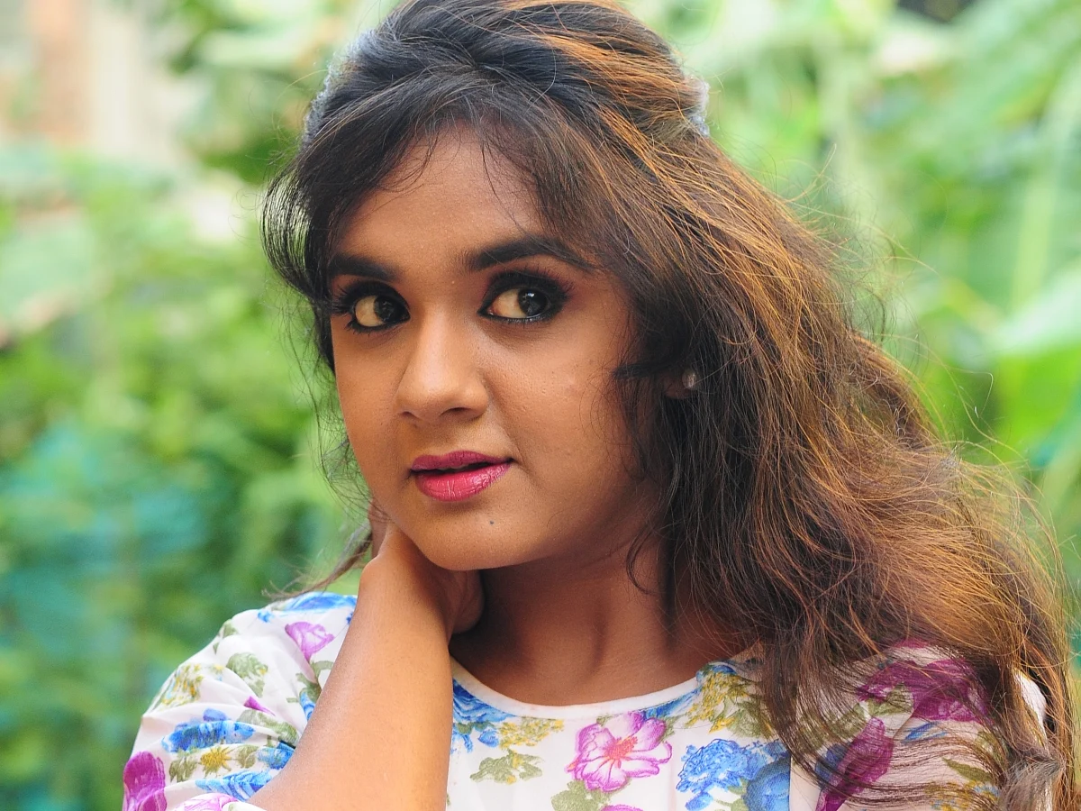 `` `சின்னதம்பி' குஷ்பு மாதிரினு சொன்னாங்க... ஆனா, கடைசில பார்த்தா...'' - `அழகு' சஹானா