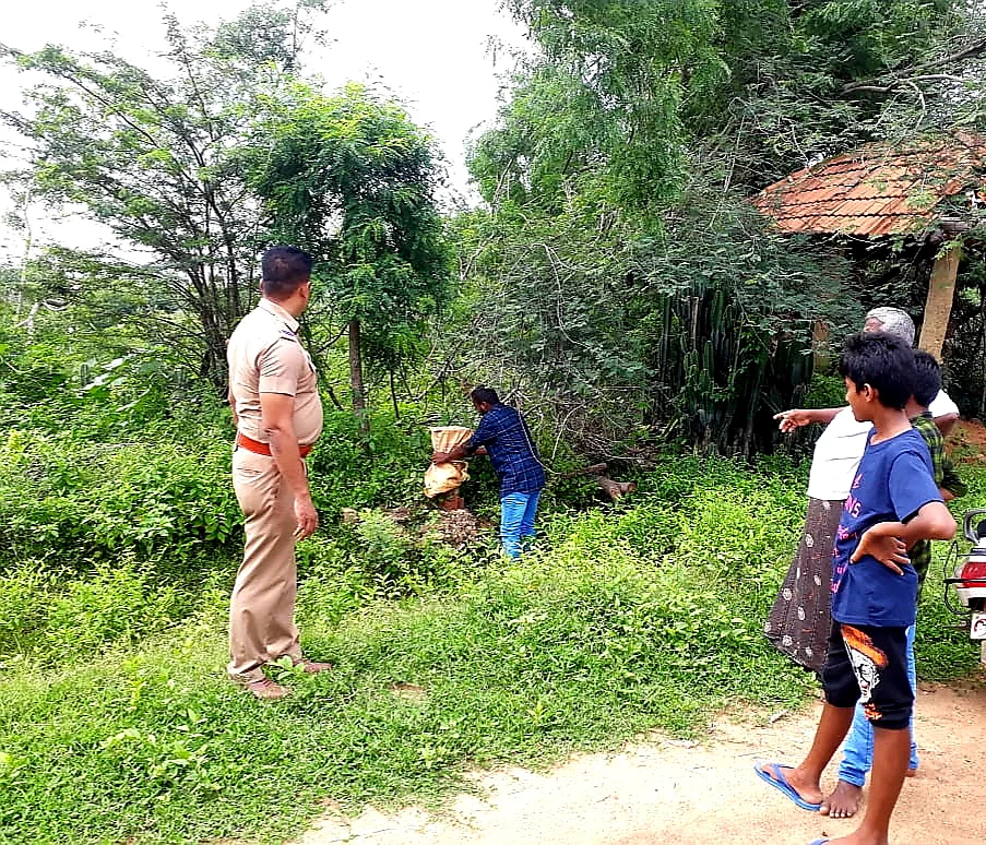 ஆழ்துளைக் கிணறுகளை மூட களம் இறங்கிய இன்ஸ்பெக்டர்