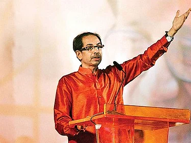 கொரோனா:`மகாபாரதப் போரைவிட கடினமாக உள்ளது!’ - மோடியை சீண்டும் சிவசேனா