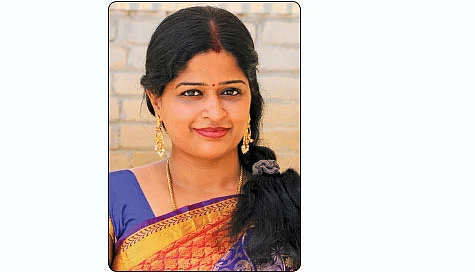 அகிலா விமல்