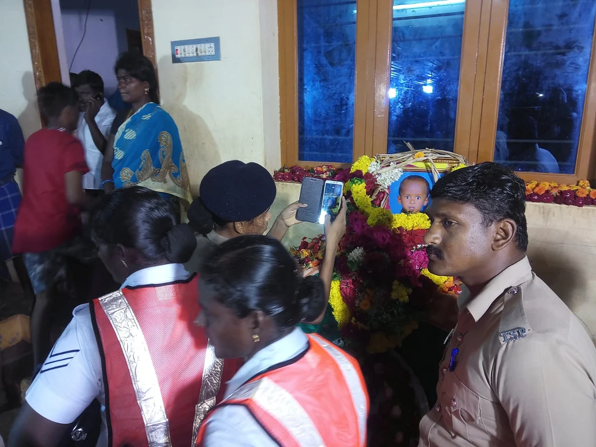 பெண் போலீஸார்