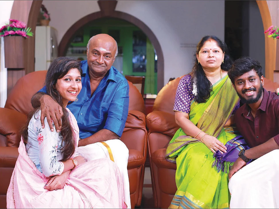 கவிதை... கலாய்... கலாட்டா... கலகலக்கும் எம்.எஸ். பாஸ்கர் குடும்பம்!