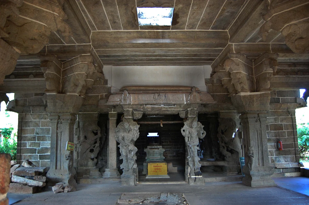 திருவட்டார் ஆதிகேசவ பெருமாள் கொடி மரம் வாயில்