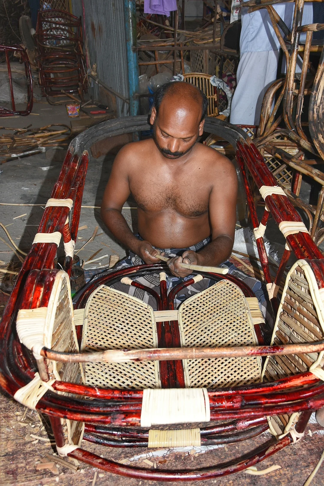 ஊஞ்சல் பின்னுகிறார்கள்
