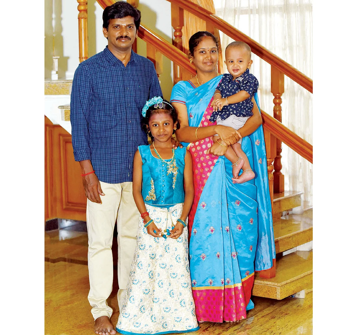 குடும்பத்துடன் இயக்குநர் ஏ.ஆர்.கே.சரவணன்