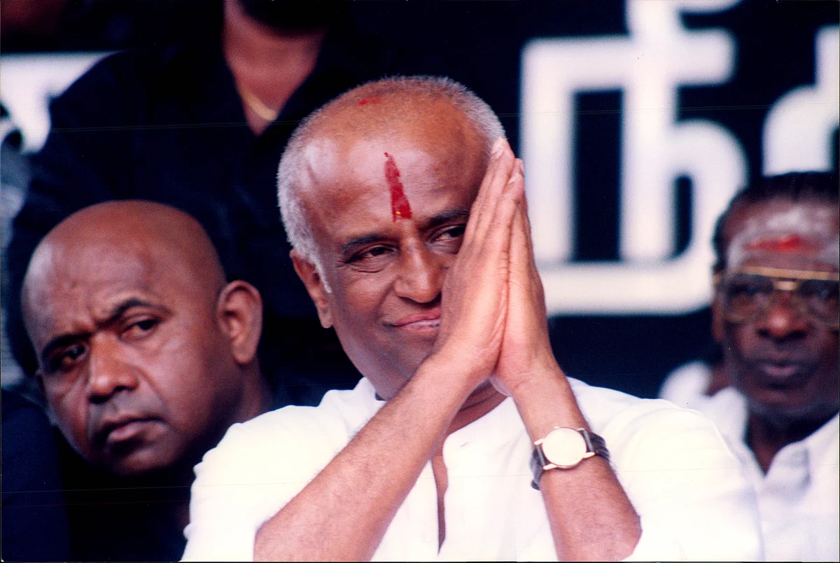 உண்ணாவிரத பந்தலில்...