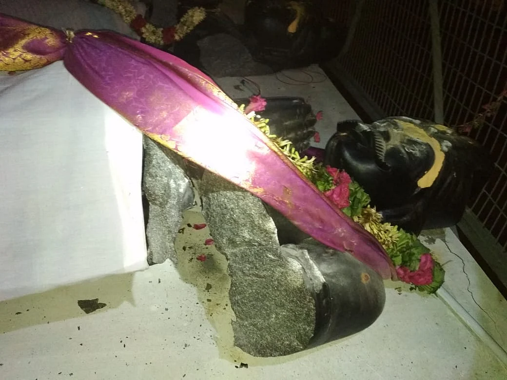 உடைக்கப்பட்ட சாமி சிலை