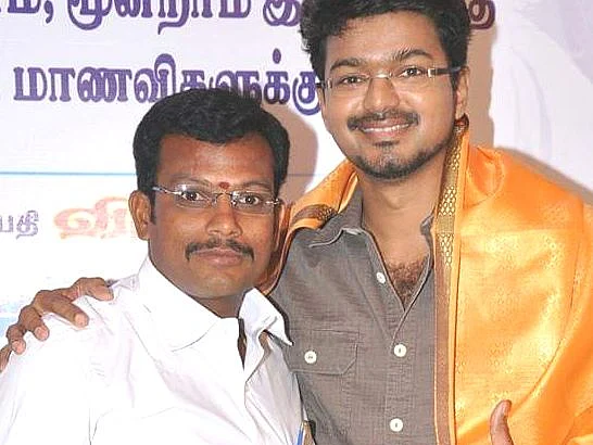 `பணம் கேட்டு மிரட்டுகிறார்கள்!'-தொடர் புகாரால் குமுறும் விஜய் மக்கள் இயக்கத் தலைவர்