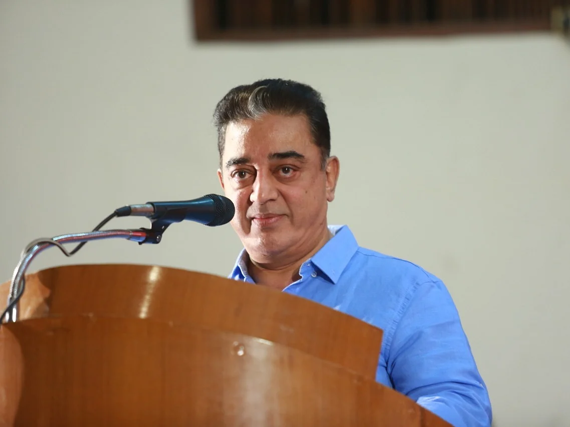 தந்தைக்கு சிலை... சென்னையில் பிரமாண்ட விழா.. ரஜினி வருகை..! கமல் பிறந்த நாள் ஸ்பெஷல்