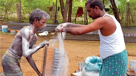 பட்டாசுத் தொழிலாளர்கள்