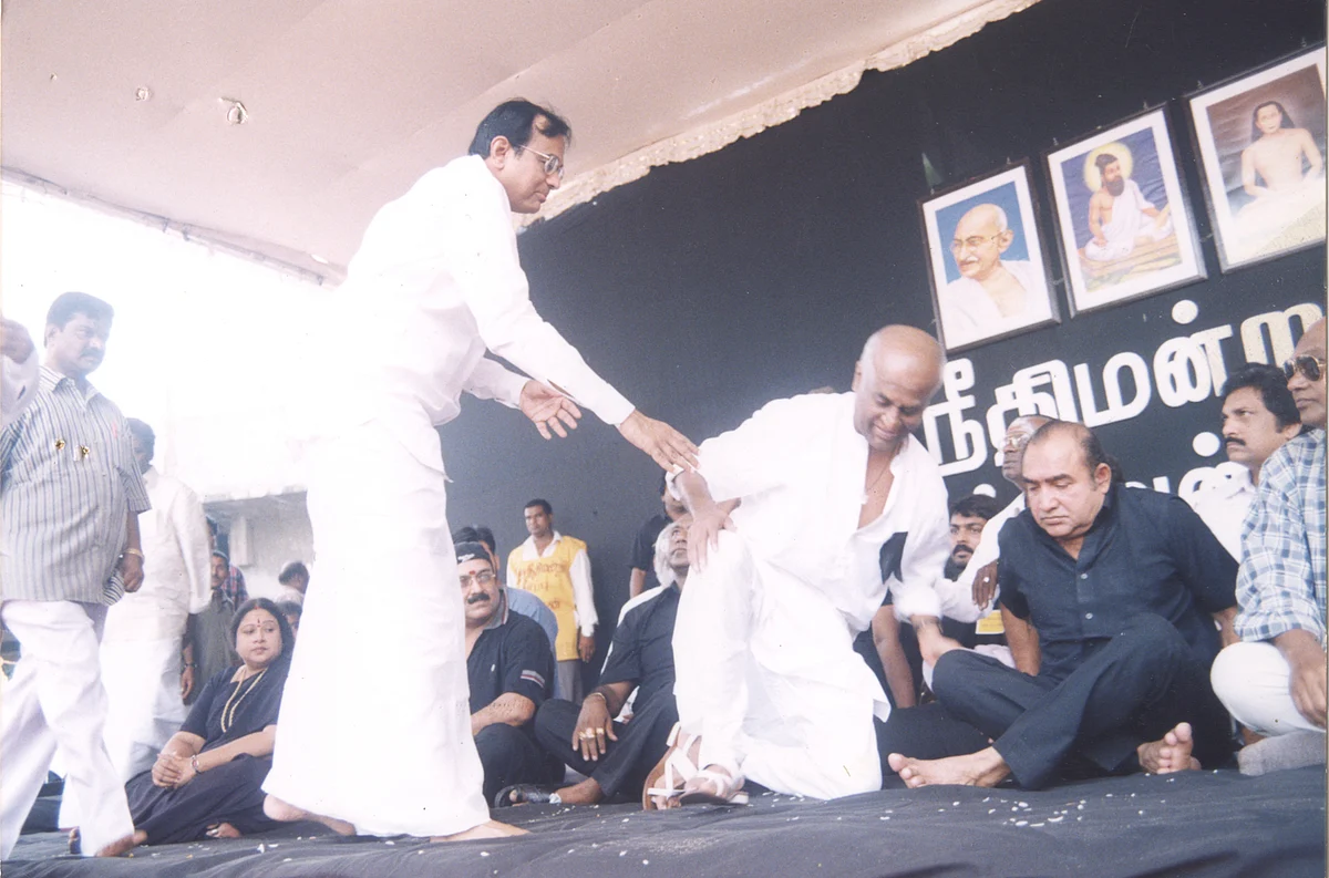 ரஜினி உண்ணாவிரதத்தில் ப.சிதம்பரம்...