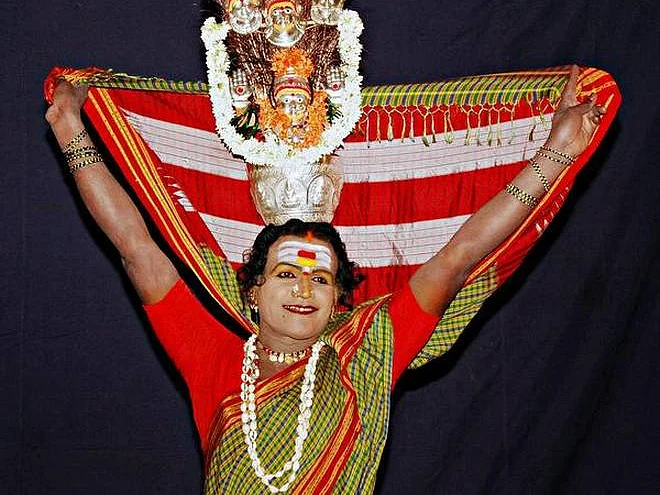 புதிய முன்னுதாரணம்..!- கர்நாடக நாட்டுப்புறக்கலை அகாடமிக்குத் தலைவரான திருநங்கை