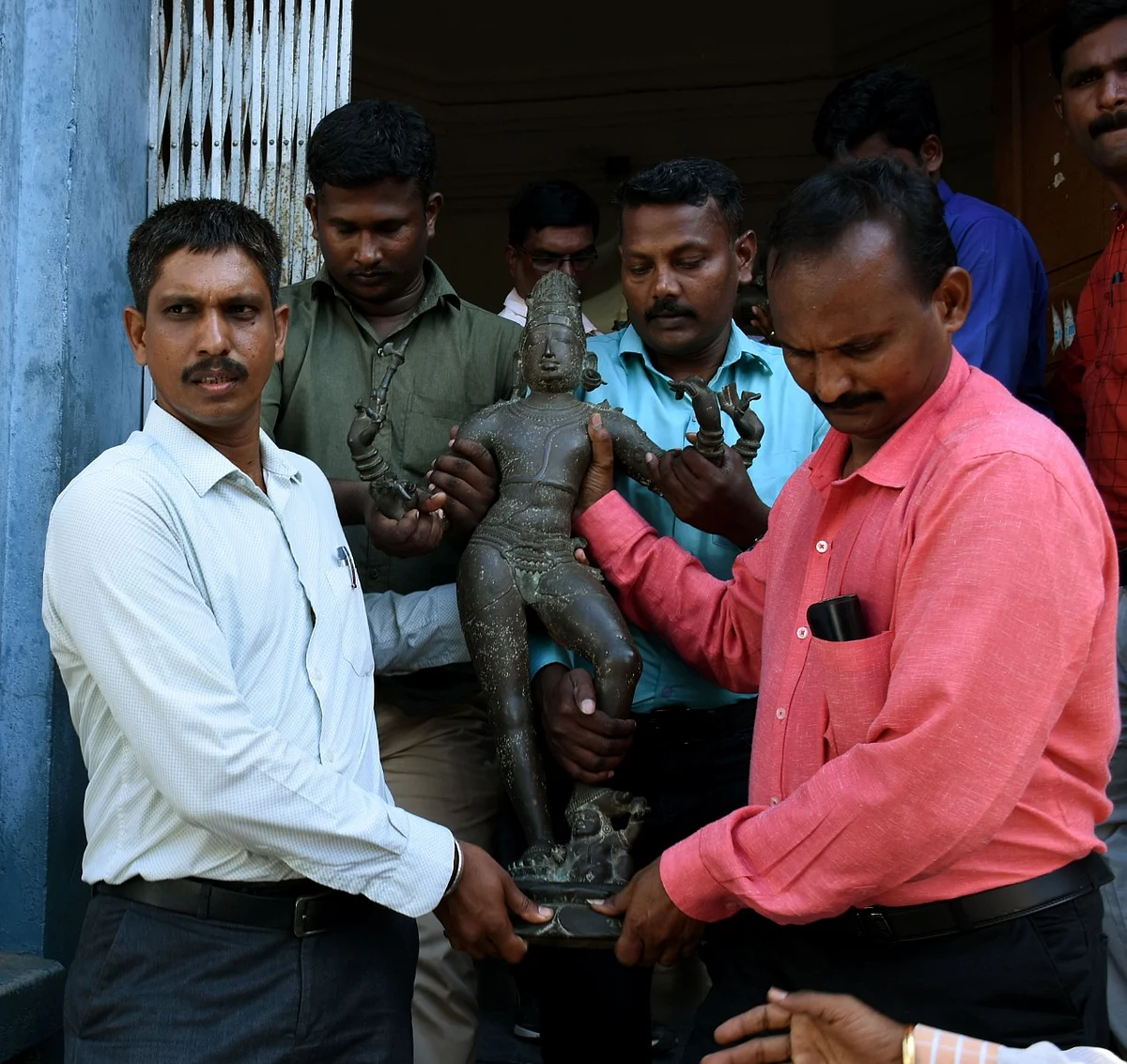 மீட்கப்பட்ட சிலை