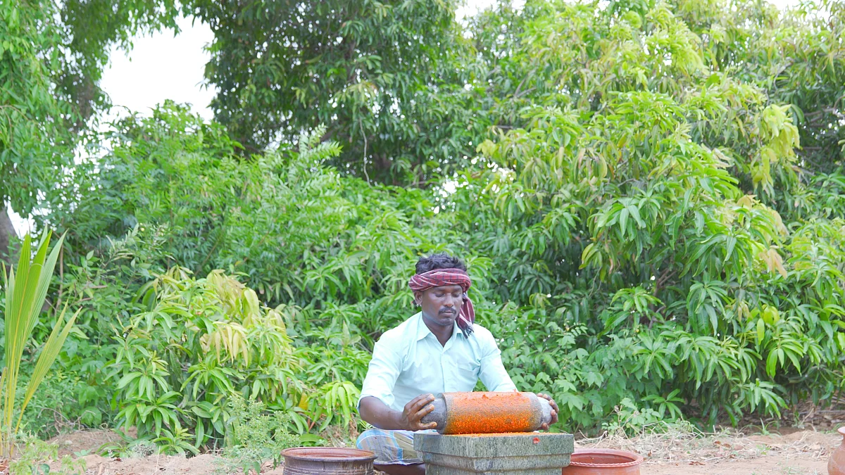 விலேஜ் குக்கிங் சேனல் குழு