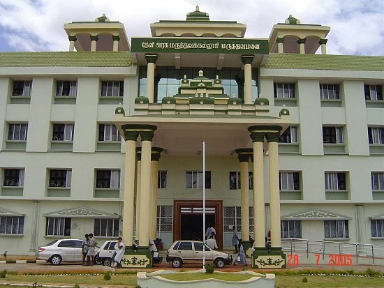 தேனி அரசு மருத்துவக் கல்லூரி மருத்துவமனை.