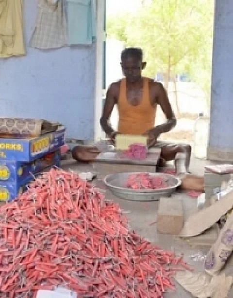 பட்டாசுத் தொழிலாளி