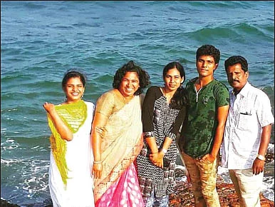 “எங்களுக்கு தமிழ் அவங்களுக்கு ஆங்கிலம்!”